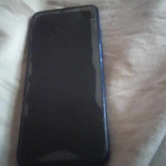 I am selling my Moto g play phone